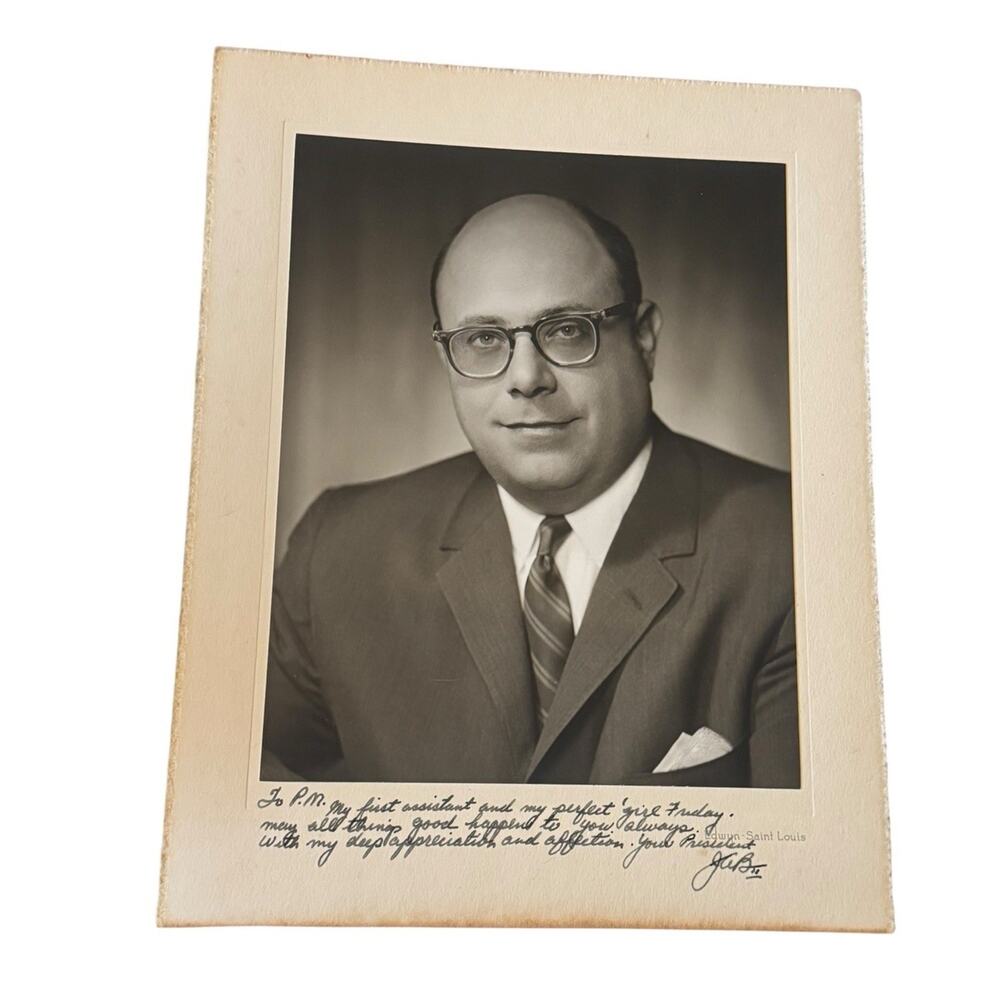 Edwyn Studio St Louis Vintage Inscribed & Signed Portrait Photograph Assistant
